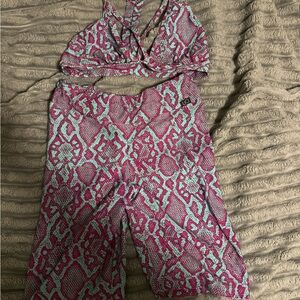 Lici fit two piece snake workout fit